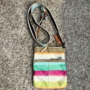 Vintage Coach crossbody 5x7 bag